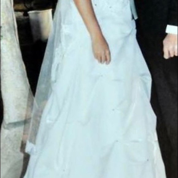 Wedding Dress - Picture 2 of 4